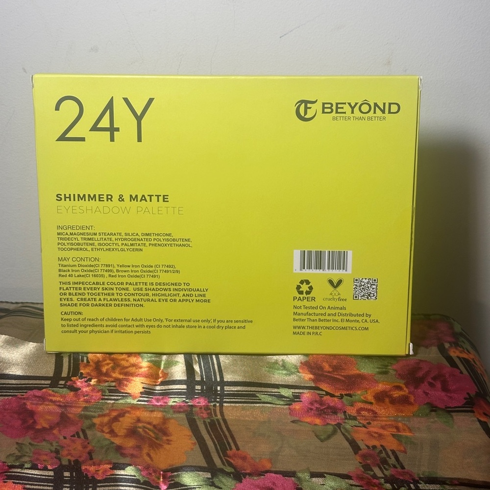 NIB - Beyond eyeshadow palette. - Picture 5 of 5